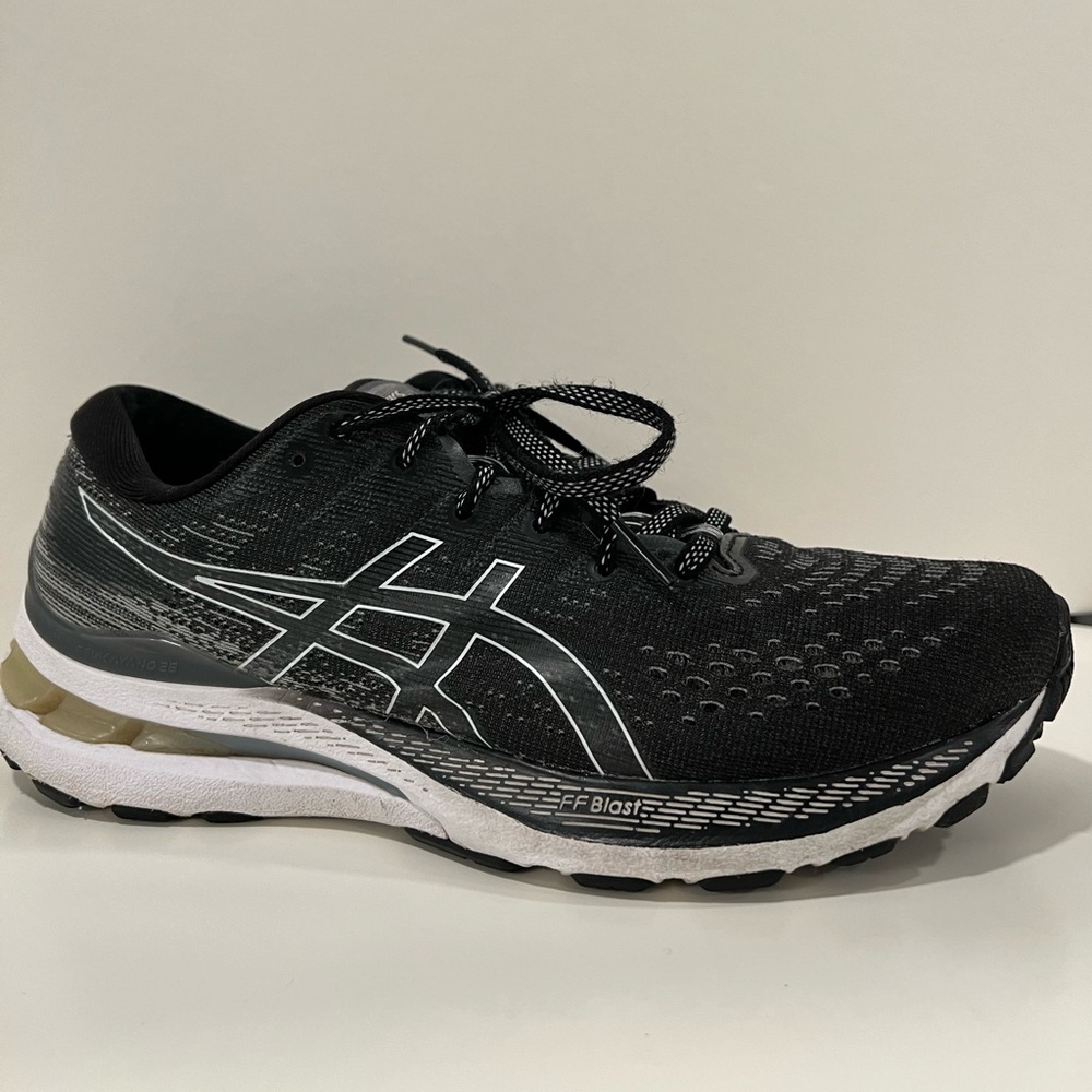 ASICS Gel-Kayano 28 - Black & White - Size 8.5 Women
